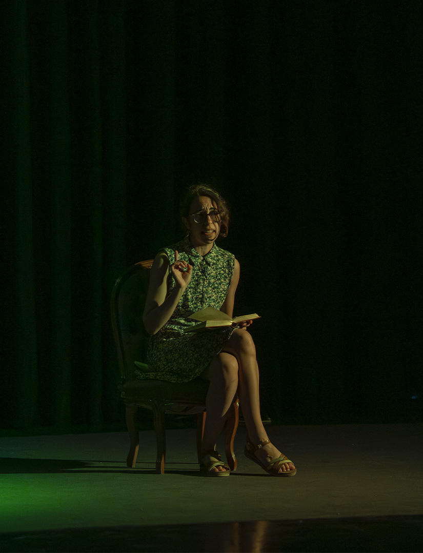 Yaiza leyendo en RealLove